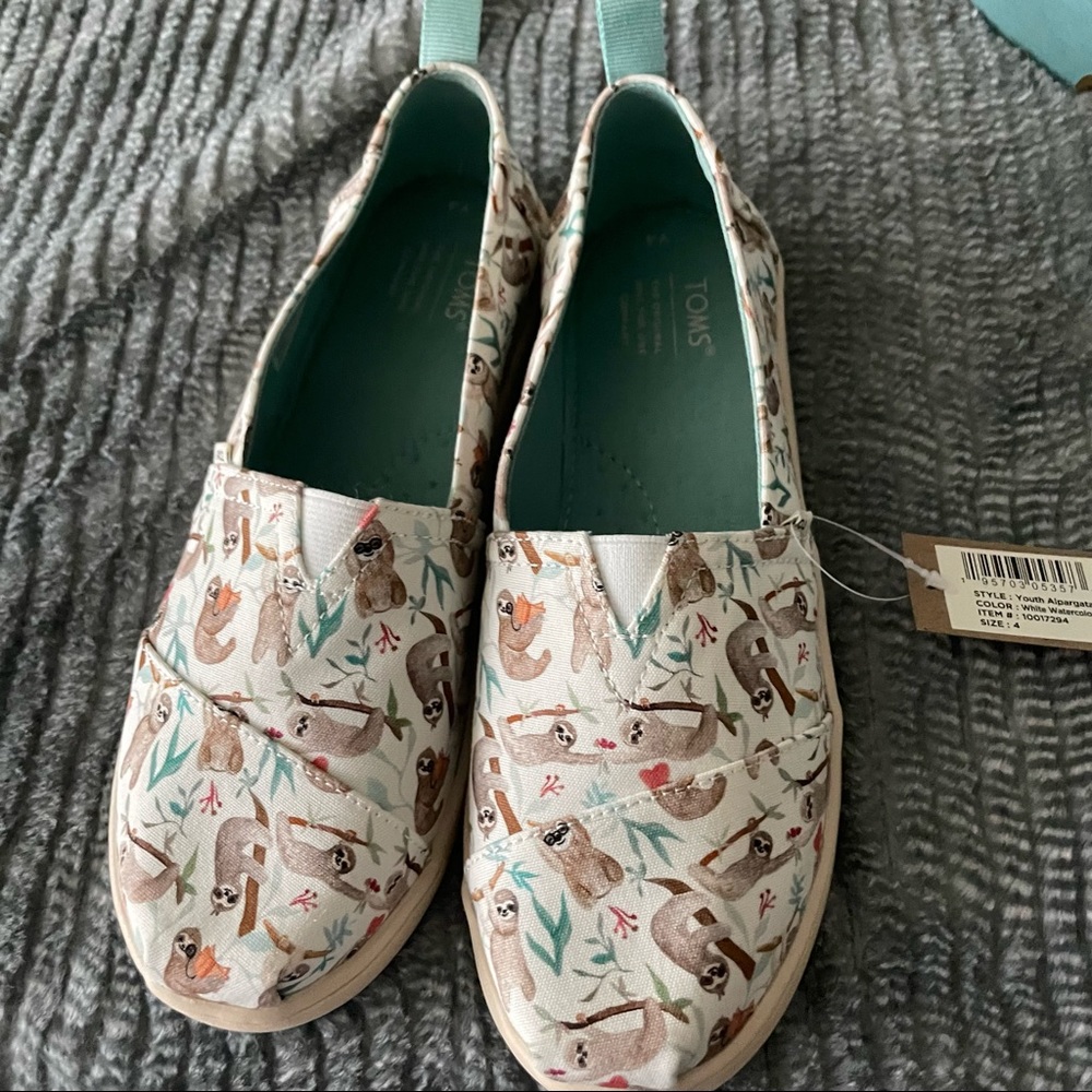 Toms youth SLOTH PRINT Sz 4 NIB